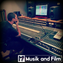 Jey In Studio 300 x 300